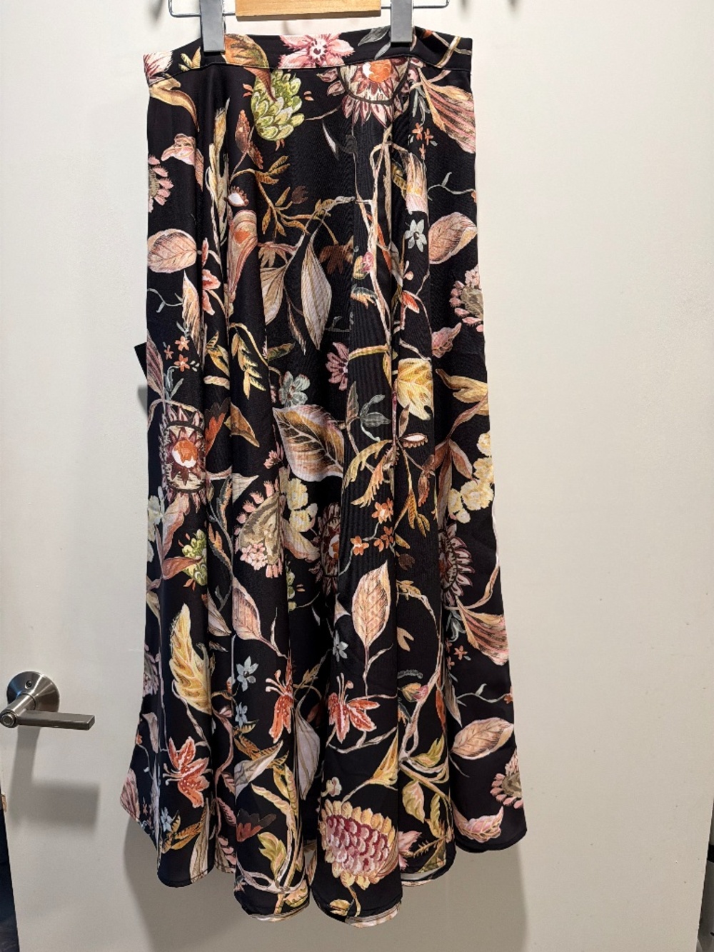Black Floral Maxi Skirt Flowy Boho Size 4 NWT